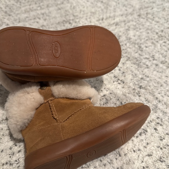 Toddler Ugg Boots - Picture 3 of 4